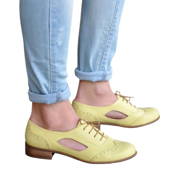 JULIA BO Sunny Pastel Yellow Oxford Shoes - Picture 6 of 10